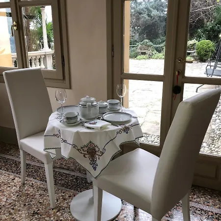Costanza Bed & Breakfast 4*